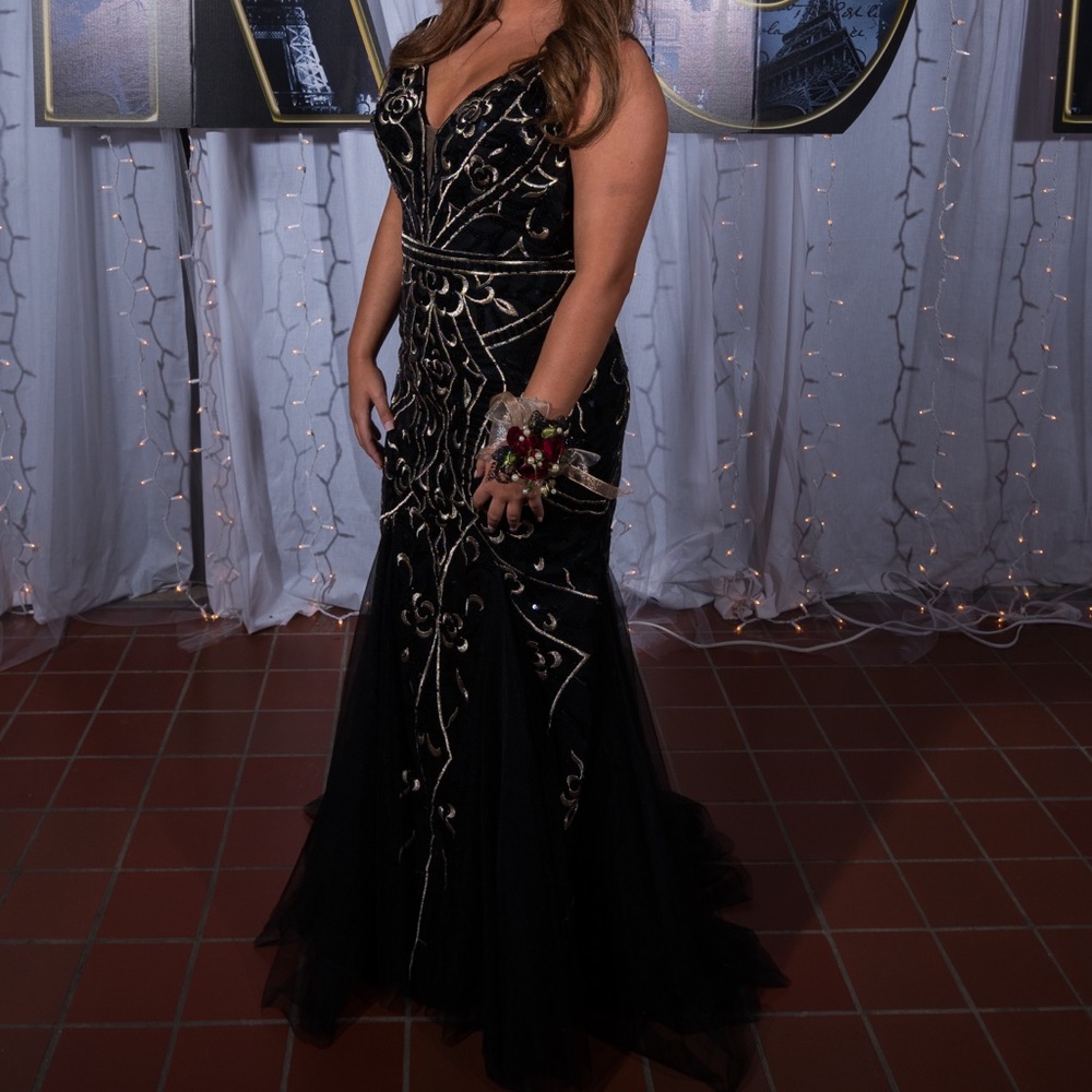 Black mermaid style dress with champagne gold accent detail size 10